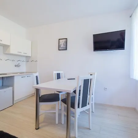 Rewit Z Podgrzewanym Basenem