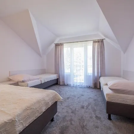 Rewit Z Podgrzewanym Basenem *