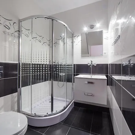 Rewit Z Podgrzewanym Basenem