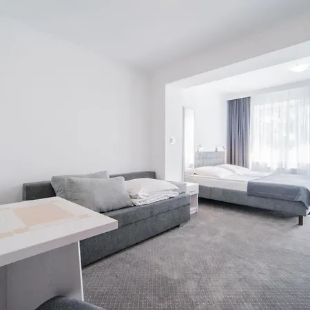 Rewit Z Podgrzewanym Basenem Homestay szállás