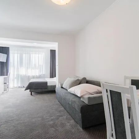 Rewit Z Podgrzewanym Basenem Homestay szállás *