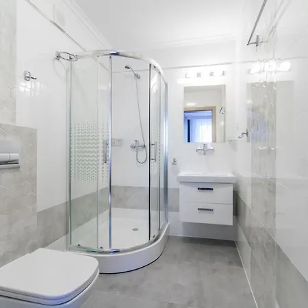 Rewit Z Podgrzewanym Basenem Homestay szállás