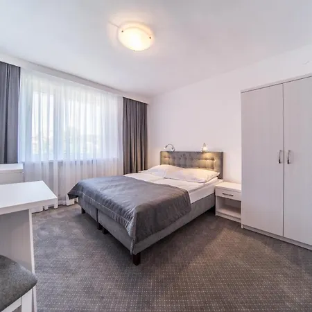 Rewit Z Podgrzewanym Basenem