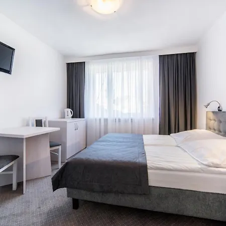 Rewit Z Podgrzewanym Basenem * レバル