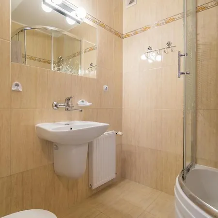 民宿 Rewit Z Podgrzewanym Basenem