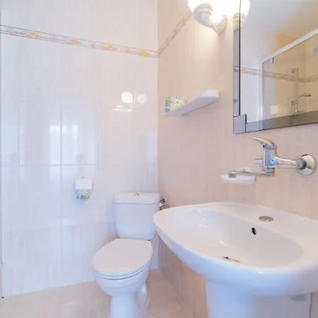 Rewit Z Podgrzewanym Basenem