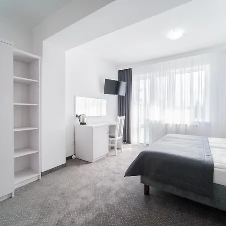 民宿 Rewit Z Podgrzewanym Basenem 里沃