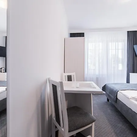 Rewit Z Podgrzewanym Basenem