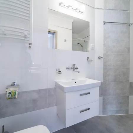 Rewit Z Podgrzewanym Basenem 里沃