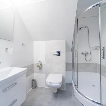 Rewit Z Podgrzewanym Basenem Homestay szállás