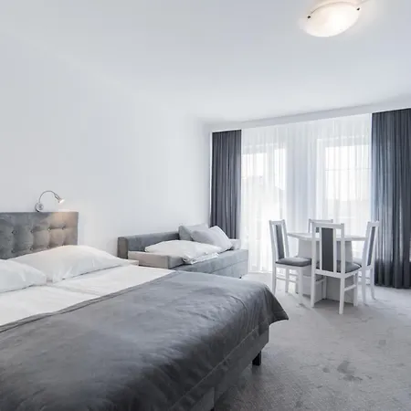 Rewit Z Podgrzewanym Basenem ホームステイ