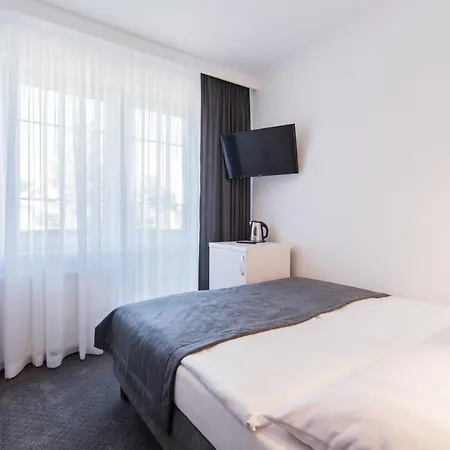 Rewit Z Podgrzewanym Basenem *