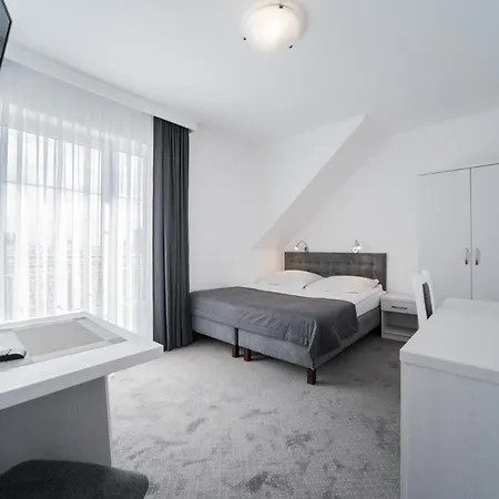 Rewit Z Podgrzewanym Basenem Homestay szállás