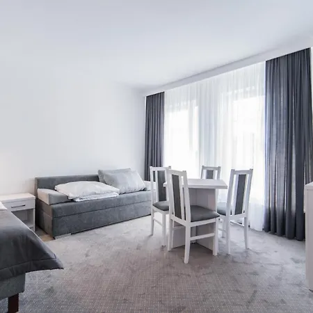 Rewit Z Podgrzewanym Basenem *