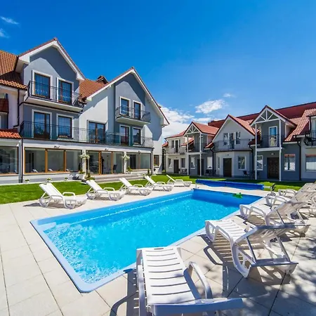 Rewit Z Podgrzewanym Basenem 里沃