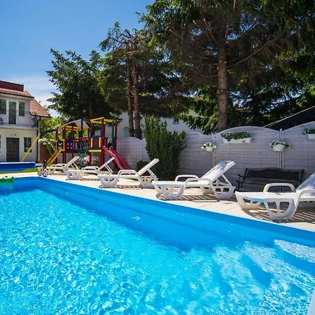 Rewit Z Podgrzewanym Basenem Homestay szállás Rewal