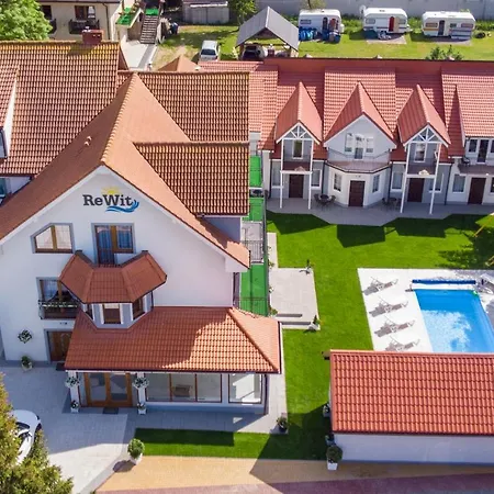 Rewit Z Podgrzewanym Basenem Проживание в семье Реваль