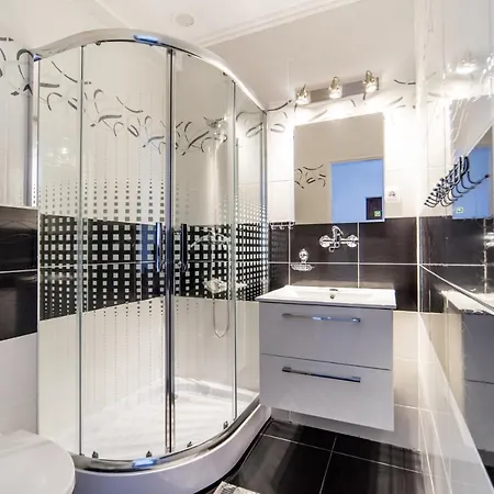 Rewit Z Podgrzewanym Basenem 民宿 里沃