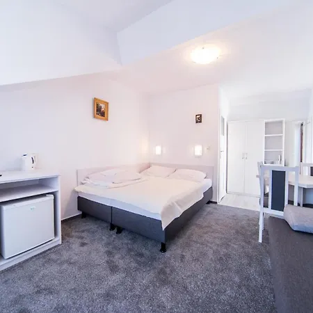 Rewit Z Podgrzewanym Basenem *