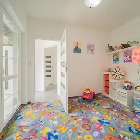 Rewit Z Podgrzewanym Basenem