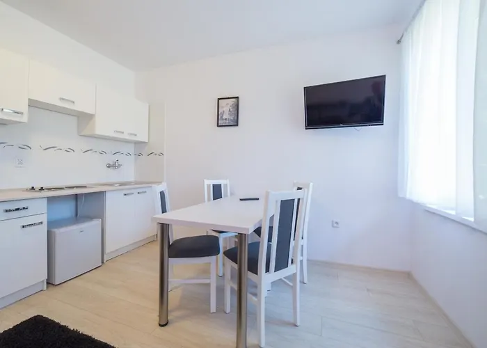 Rewit Z Podgrzewanym Basenem