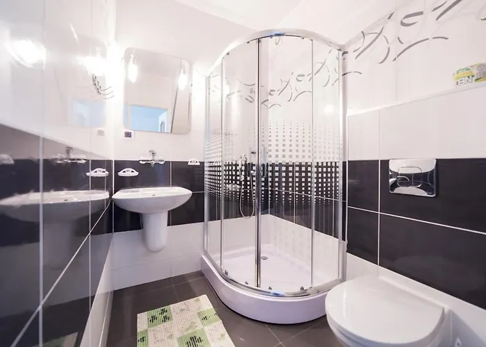 Rewit Z Podgrzewanym Basenem רבאל