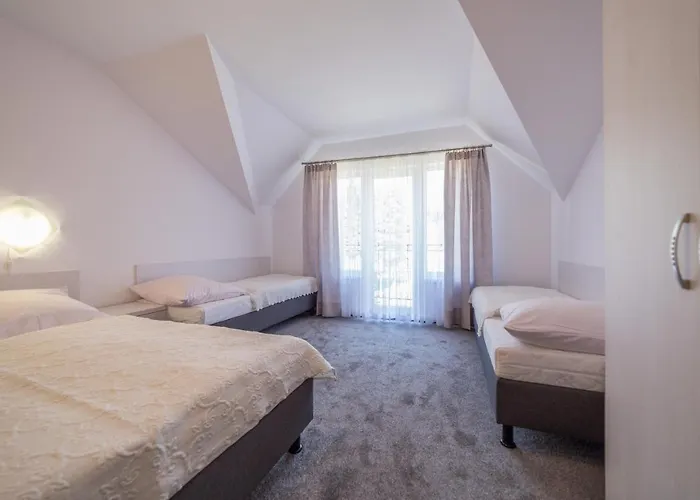 Rewit Z Podgrzewanym Basenem *