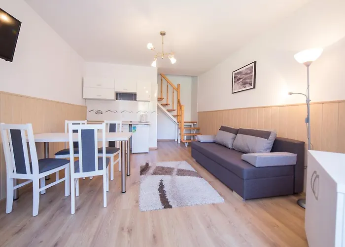 Rewit Z Podgrzewanym Basenem 民宿 里沃