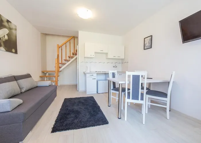 Rewit Z Podgrzewanym Basenem בית אירוח