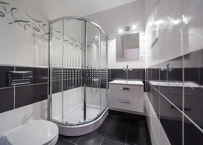 Rewit Z Podgrzewanym Basenem