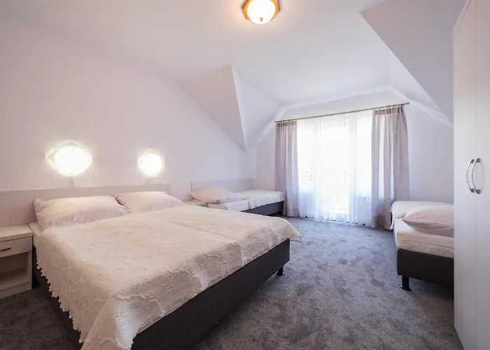 Rewit Z Podgrzewanym Basenem בית אירוח רבאל