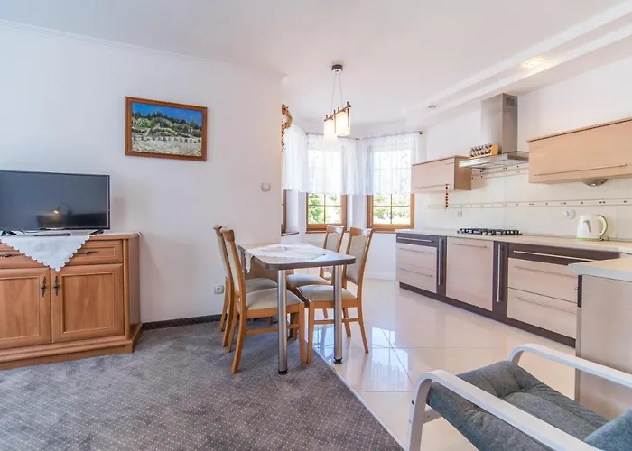 Rewit Z Podgrzewanym Basenem 里沃