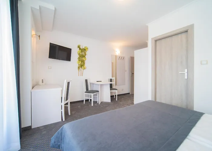 Rewit Z Podgrzewanym Basenem בית אירוח *