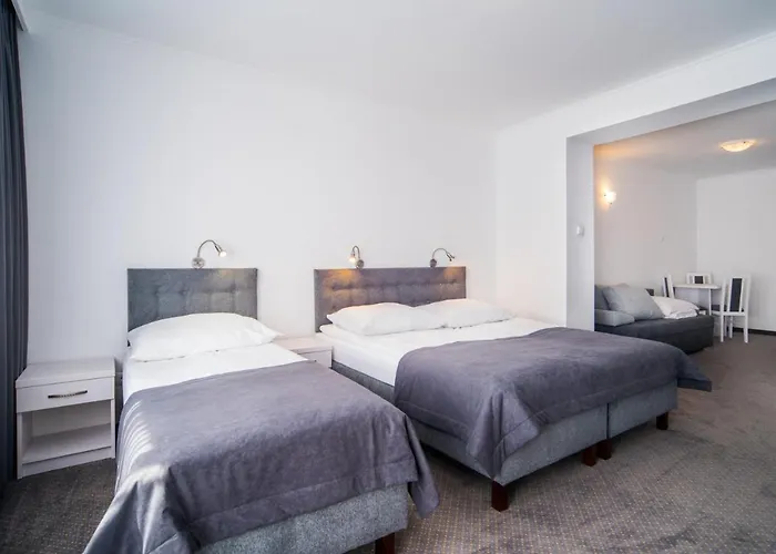 Rewit Z Podgrzewanym Basenem