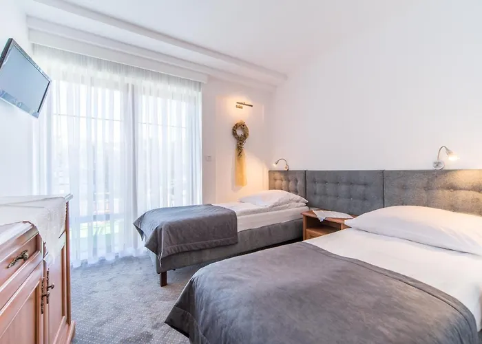 Rewit Z Podgrzewanym Basenem *