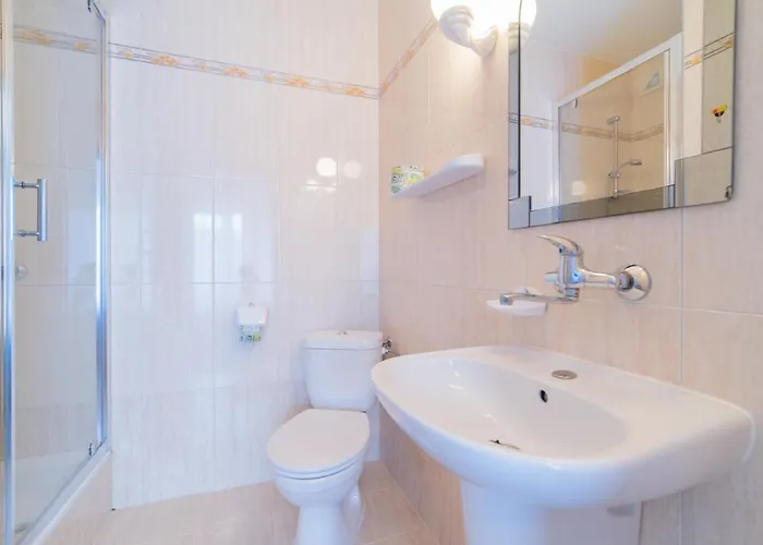 Rewit Z Podgrzewanym Basenem