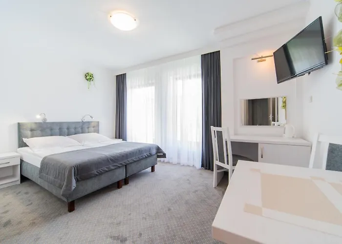 Rewit Z Podgrzewanym Basenem 民宿 里沃