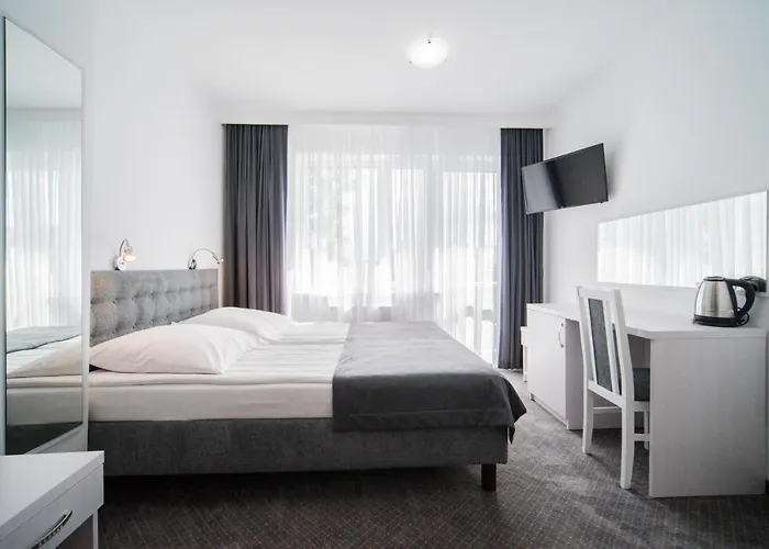 Rewit Z Podgrzewanym Basenem בית אירוח רבאל