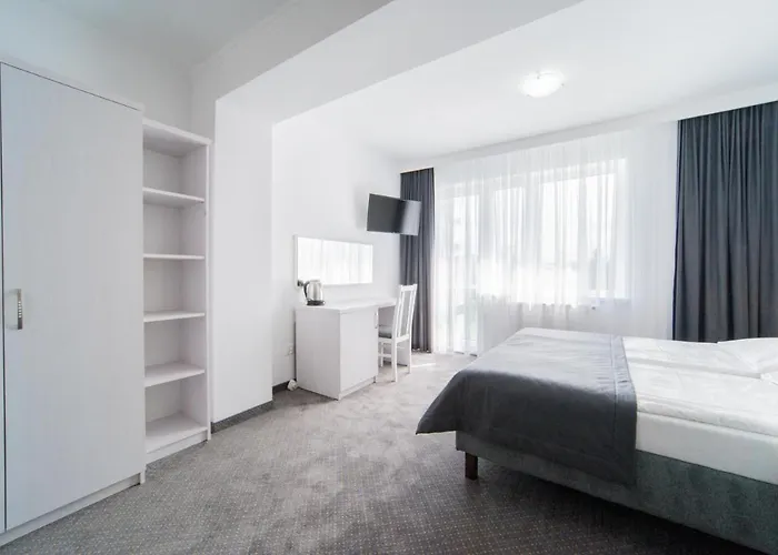 民宿 Rewit Z Podgrzewanym Basenem 里沃