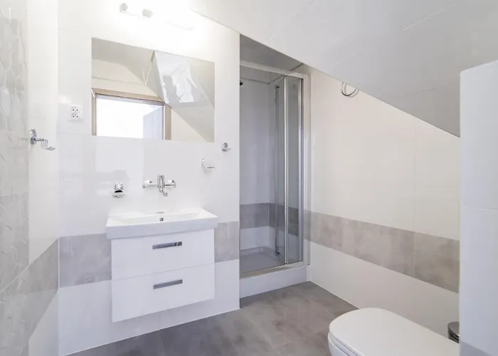 Rewit Z Podgrzewanym Basenem