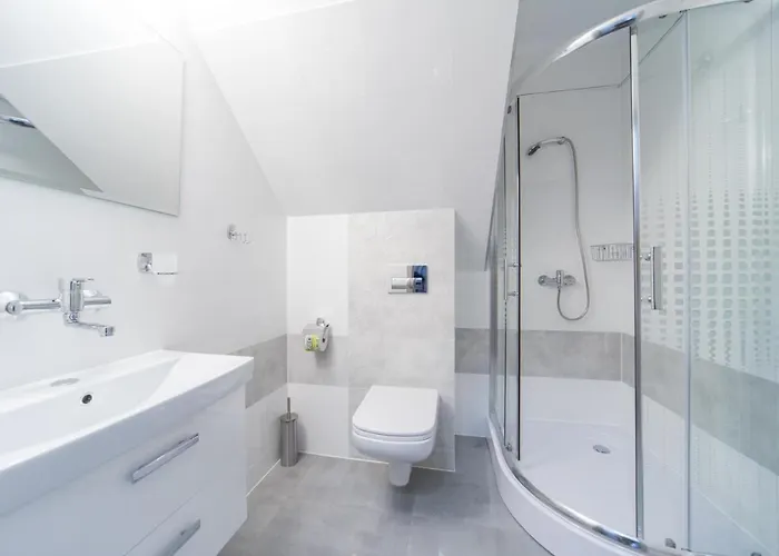 Rewit Z Podgrzewanym Basenem 民宿