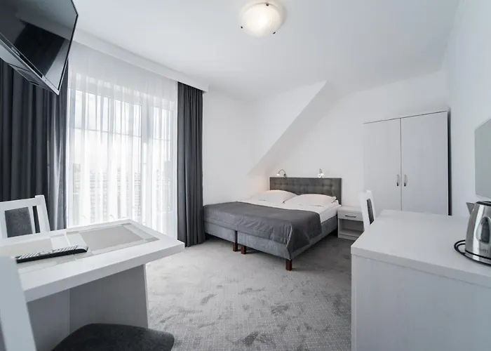 Rewit Z Podgrzewanym Basenem בית אירוח