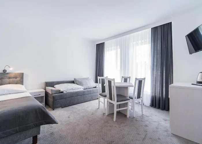 Rewit Z Podgrzewanym Basenem *