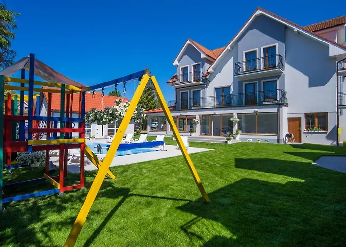 Rewit Z Podgrzewanym Basenem *