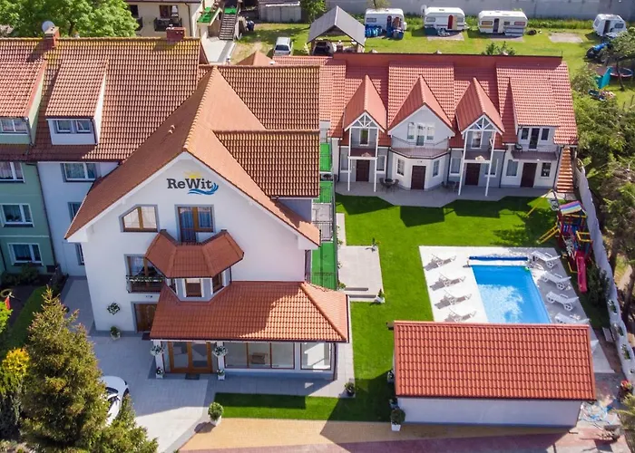 Rewit Z Podgrzewanym Basenem בית אירוח רבאל