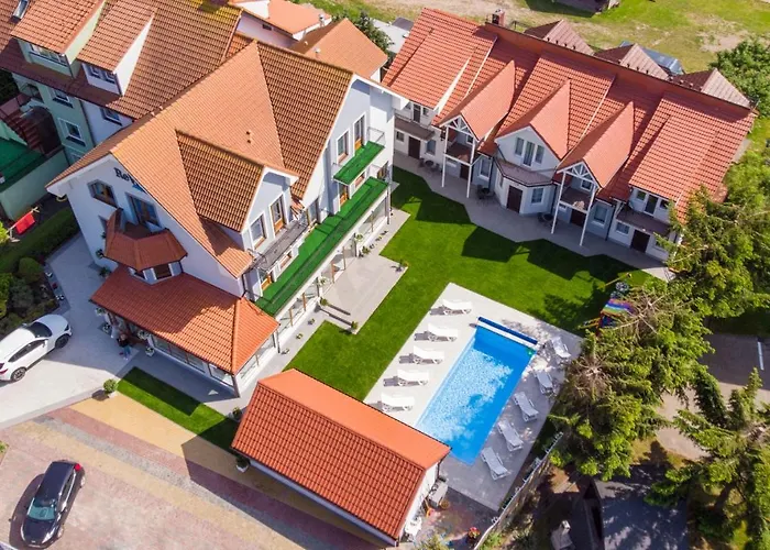 民宿 Rewit Z Podgrzewanym Basenem 里沃