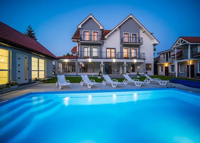 Rewit Z Podgrzewanym Basenem