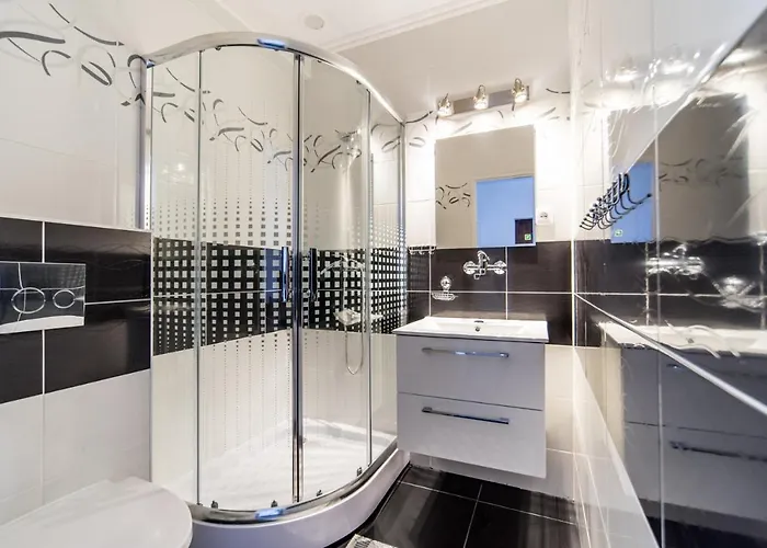 Rewit Z Podgrzewanym Basenem 民宿 里沃