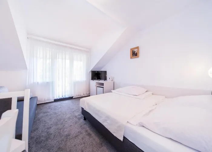 Rewit Z Podgrzewanym Basenem רבאל