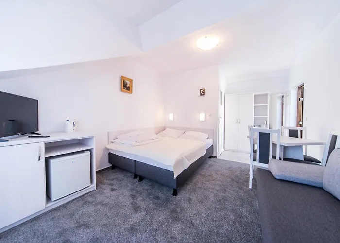 Rewit Z Podgrzewanym Basenem *